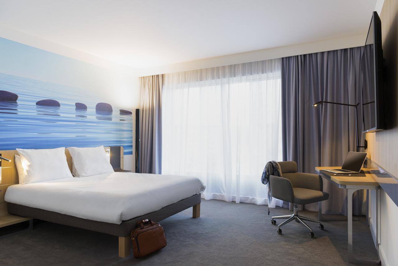 Novotel Charleroi Centre Exteriör bild